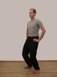 Ασκηθείτε για να κρατήσετε μια πέτρα για να αυξήσετε την ισχύ